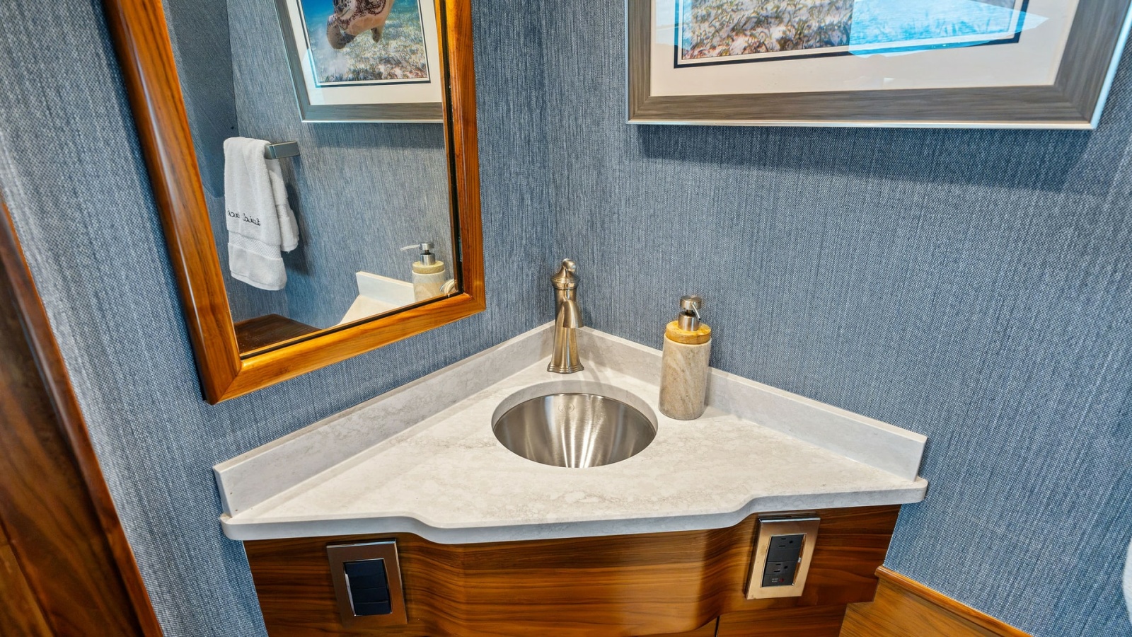 Elegant Bathroom Vanity Corner