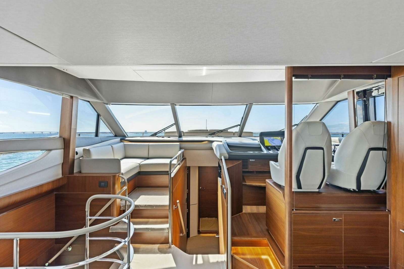 75' 2018 Princess Y75 Motor Yacht