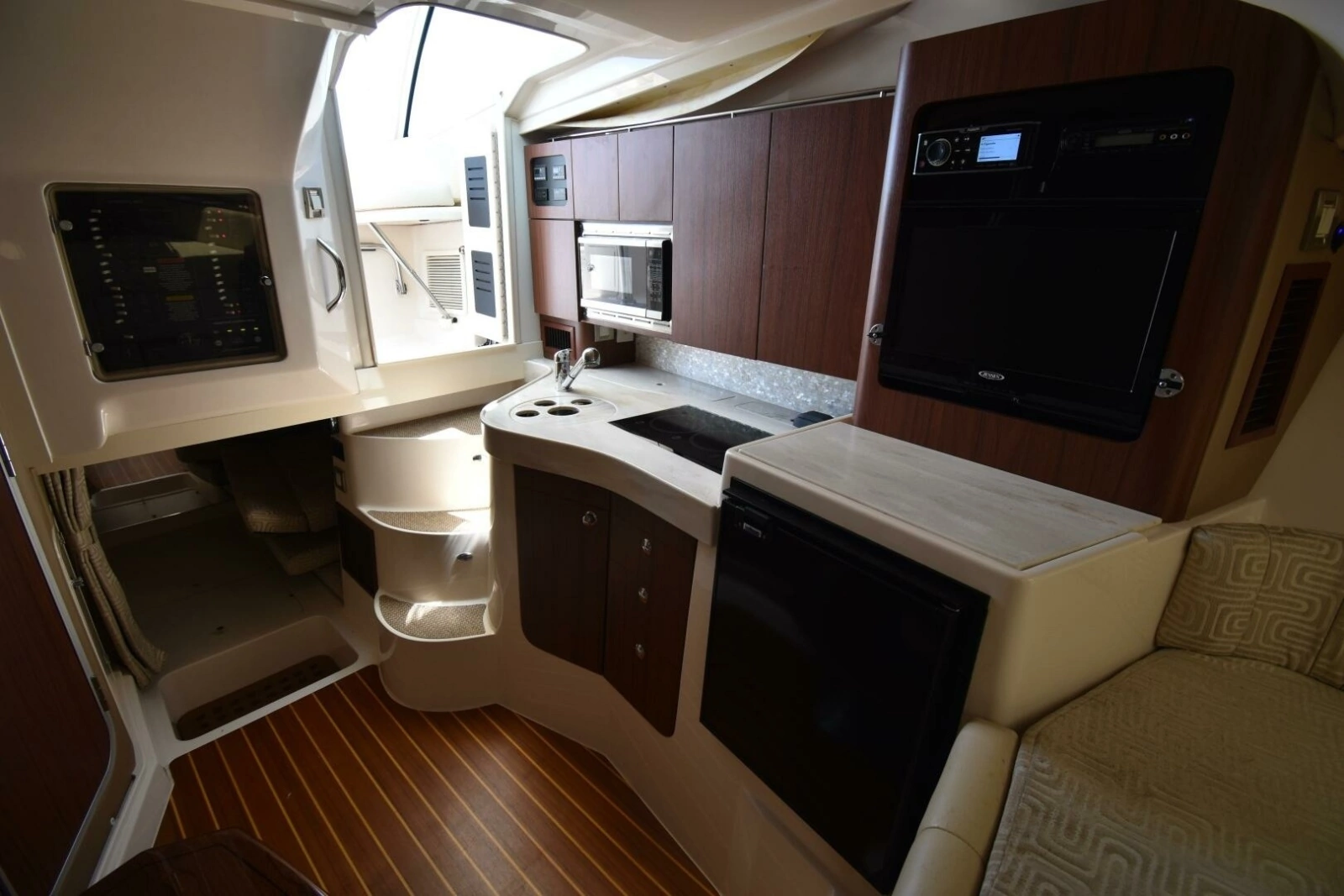 2016 Grady-White 330 Express 