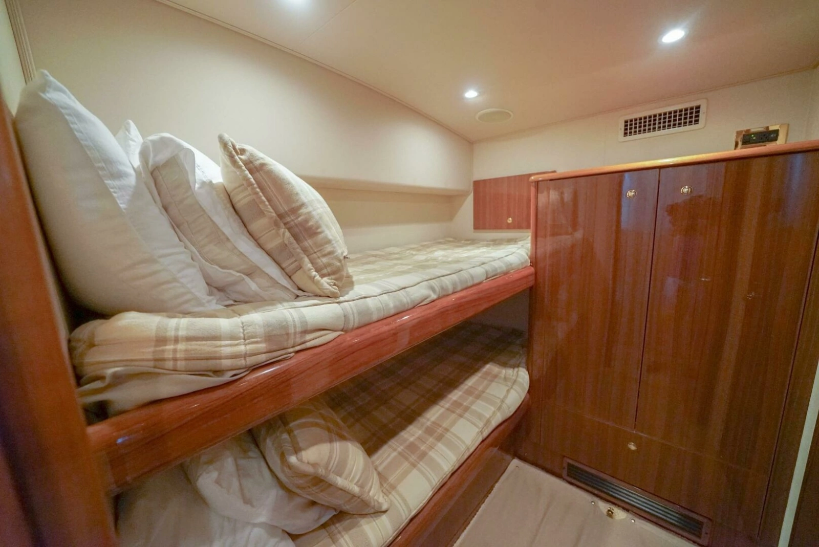 2007 Viking 45 Convertible Bad Habits