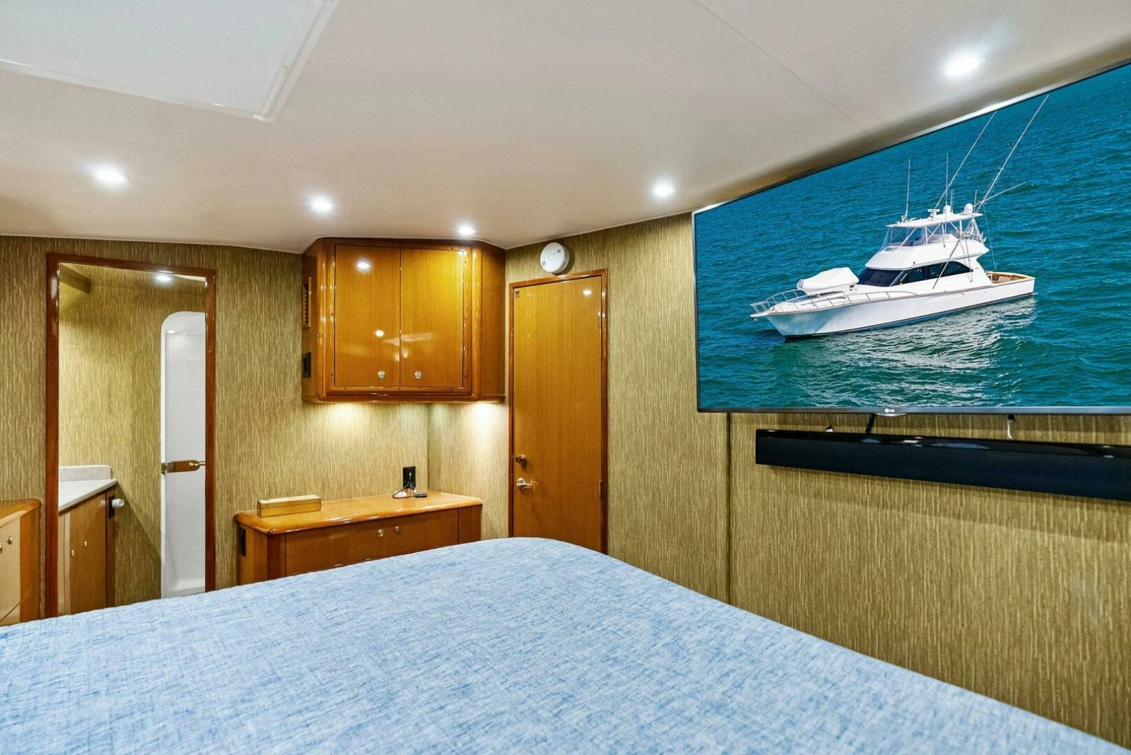 2002 Viking 65 Convertible photo 31