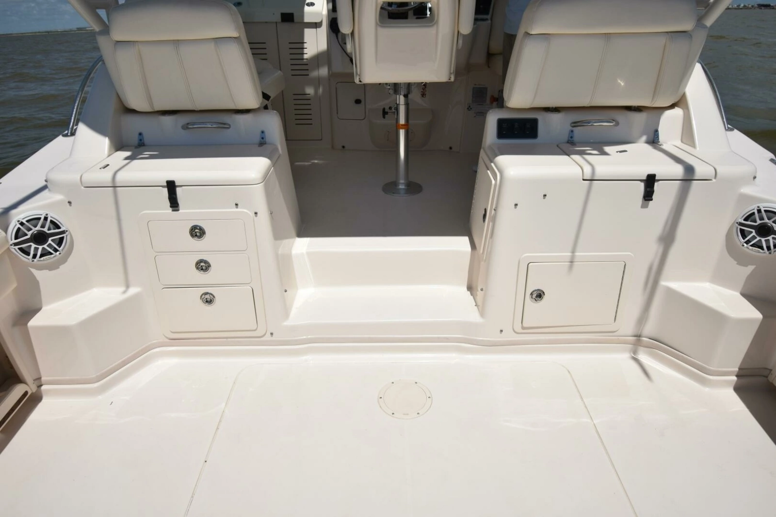 2016 Grady-White 330 Express 