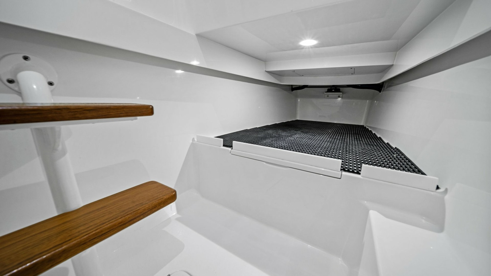 Forward Cabin with Storage Area