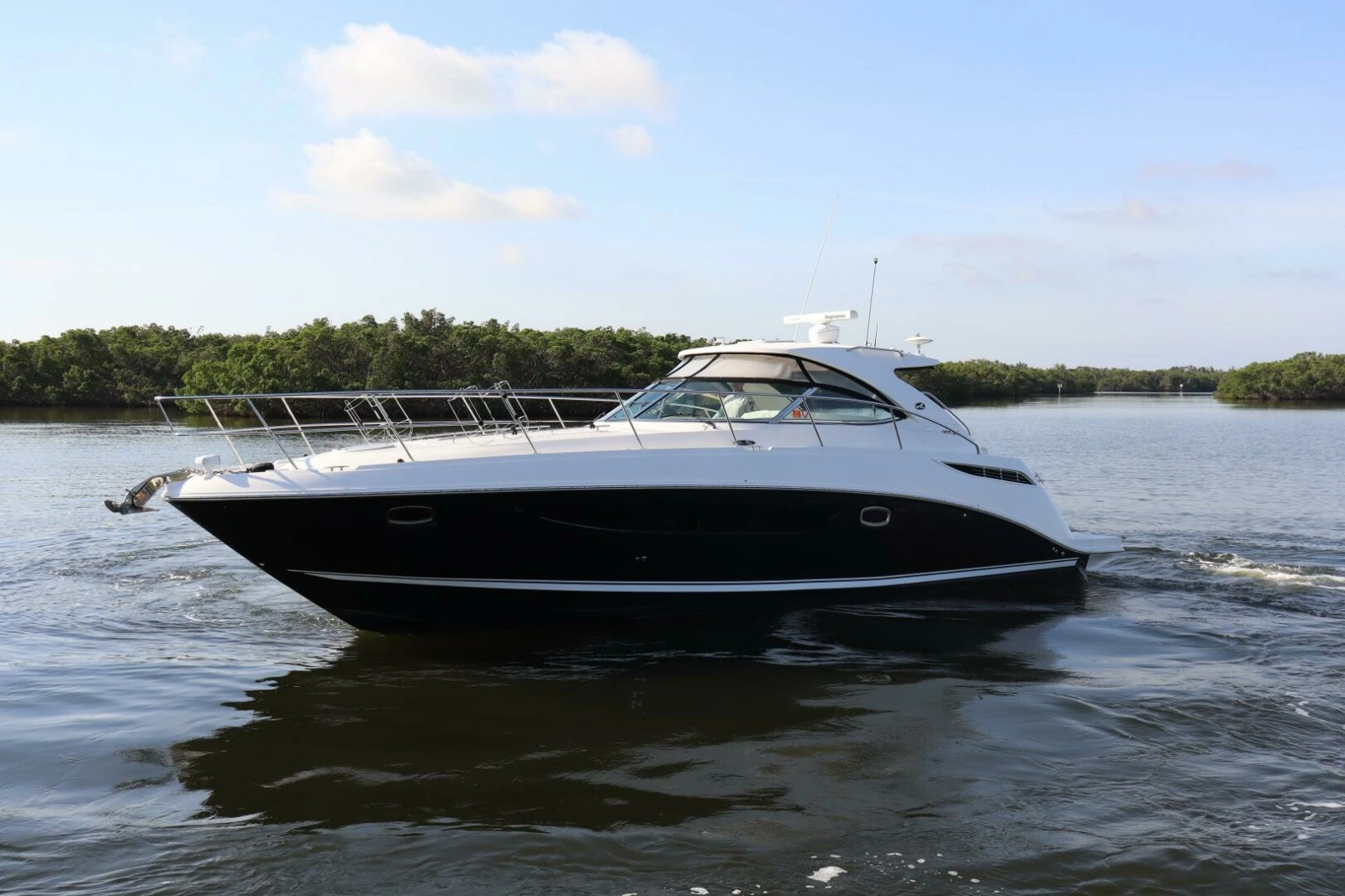 2015 Sea Ray 410 Sundancer photo 51