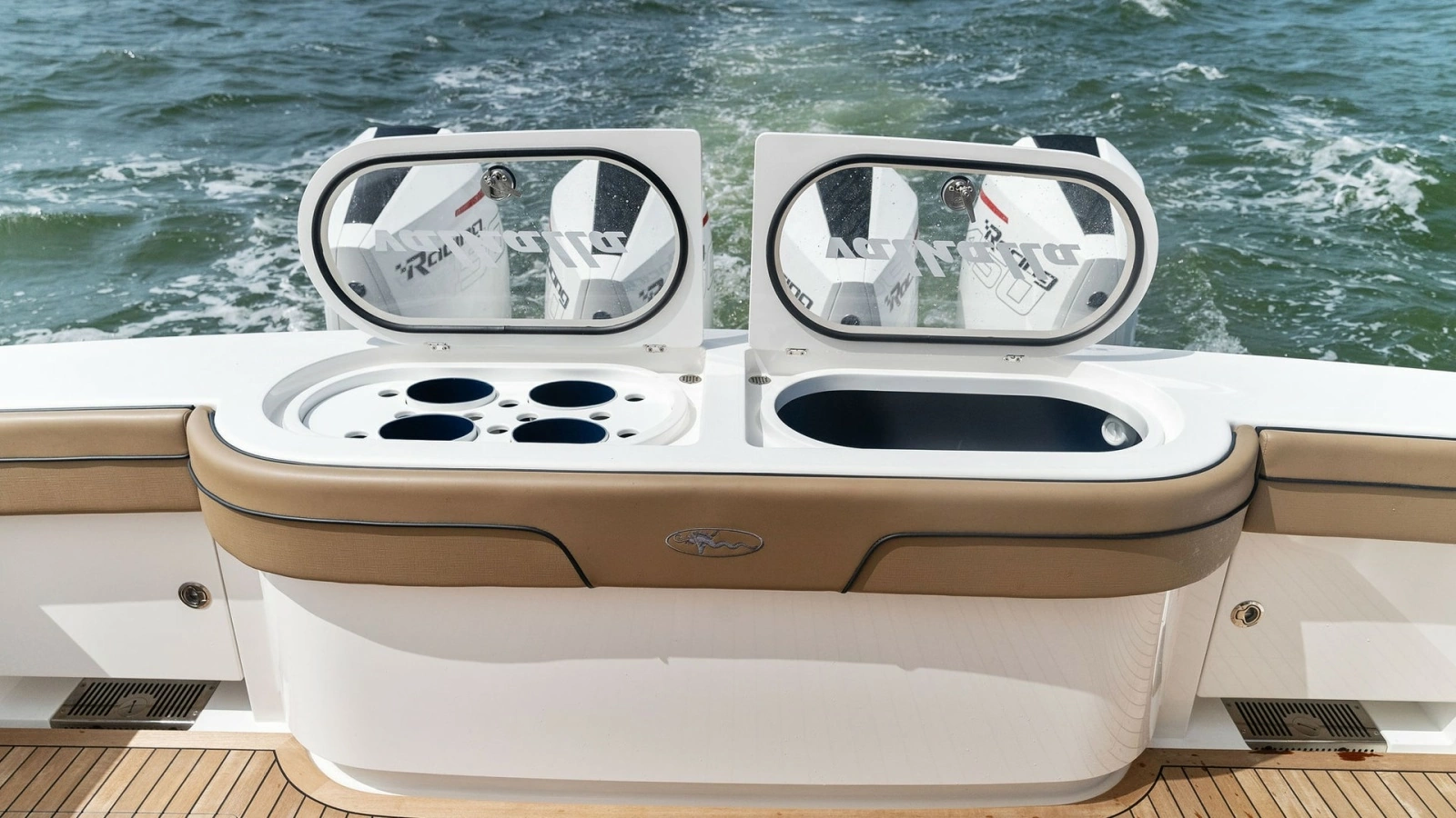 Aft Deck with Livewell Station