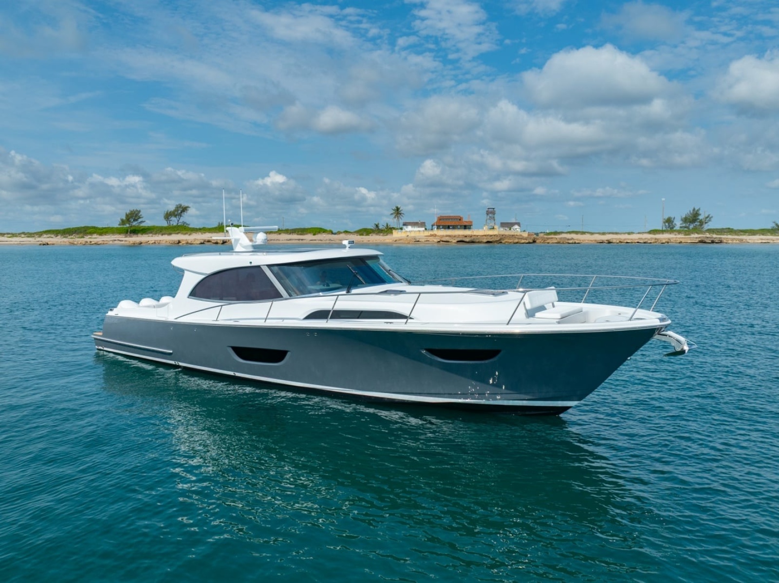 Eclipse 50 - STINGRAY GRAY - Exterior Profile