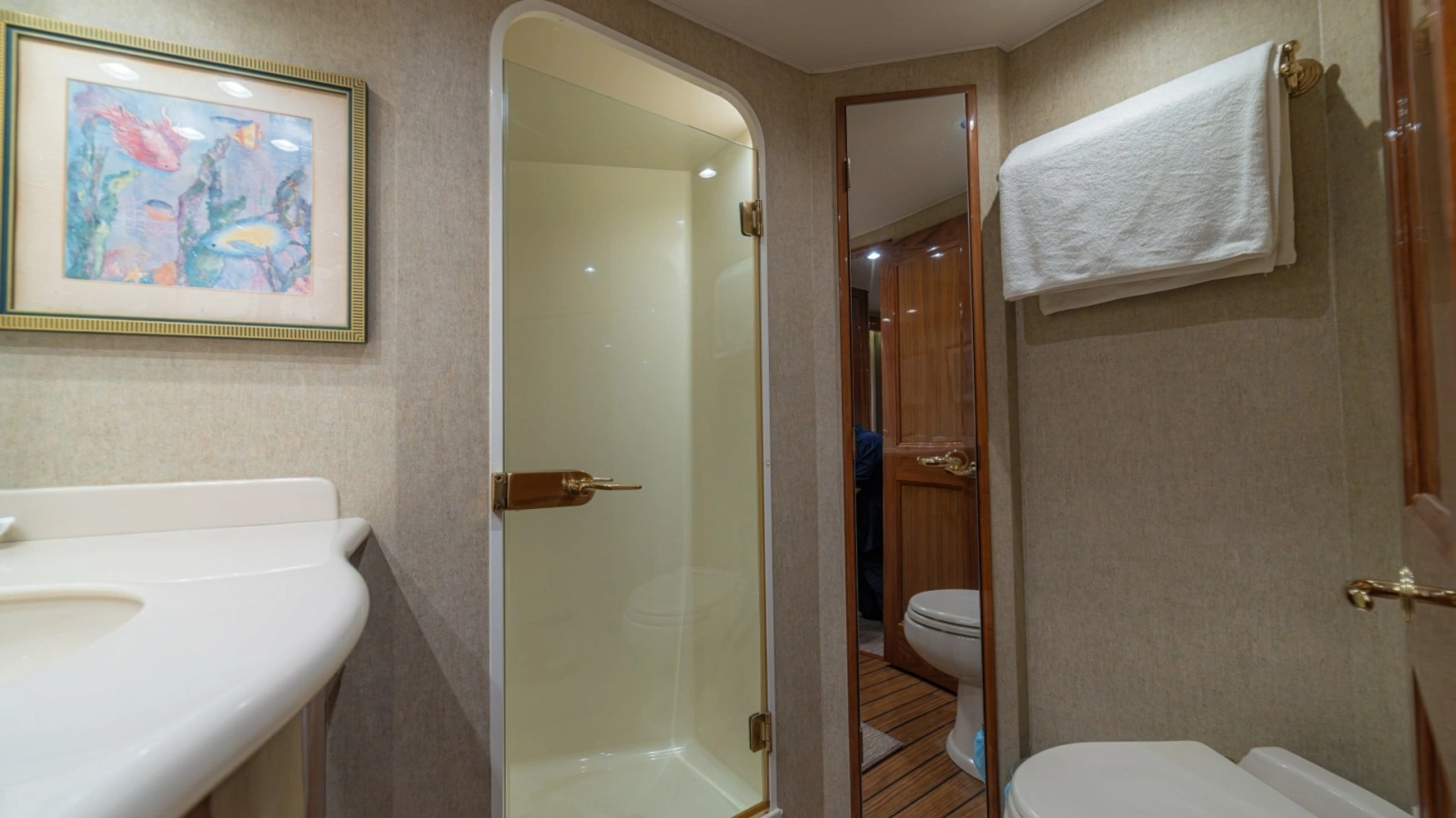 Luxurious Ensuite Head