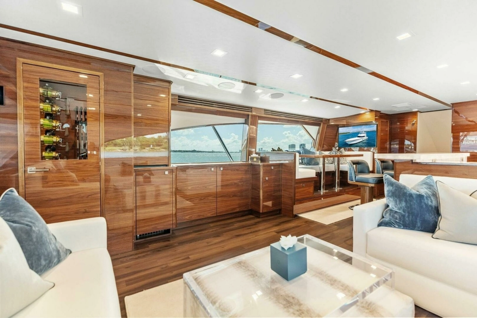2026 Viking 82 Convertible- TEAM HARVEY I- Salon