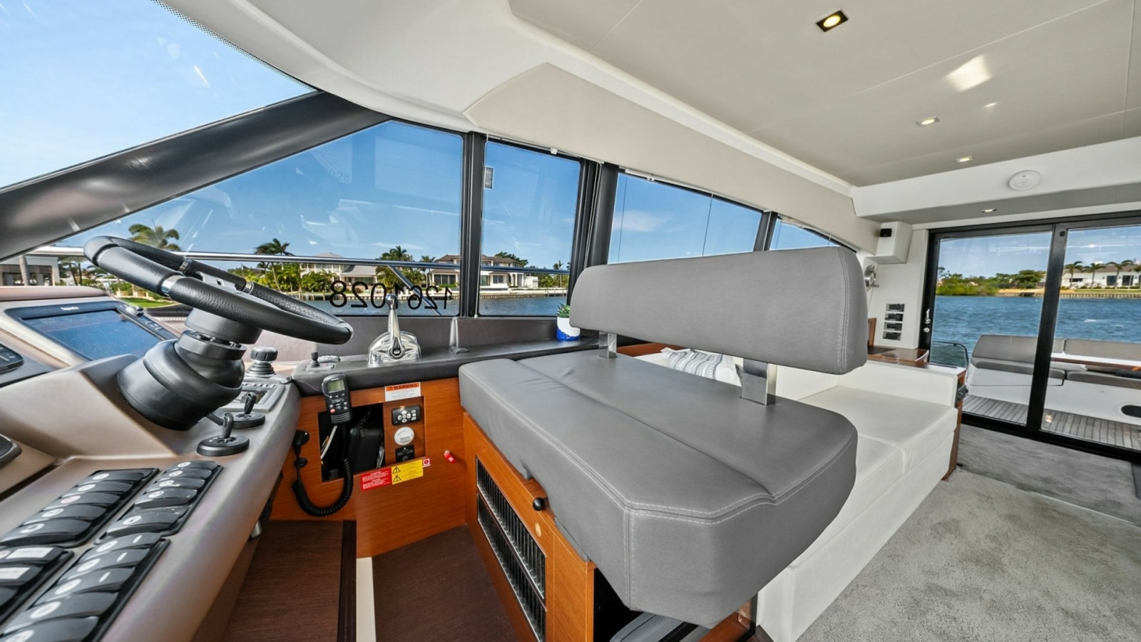 Legacy Yacht Photos Pics 