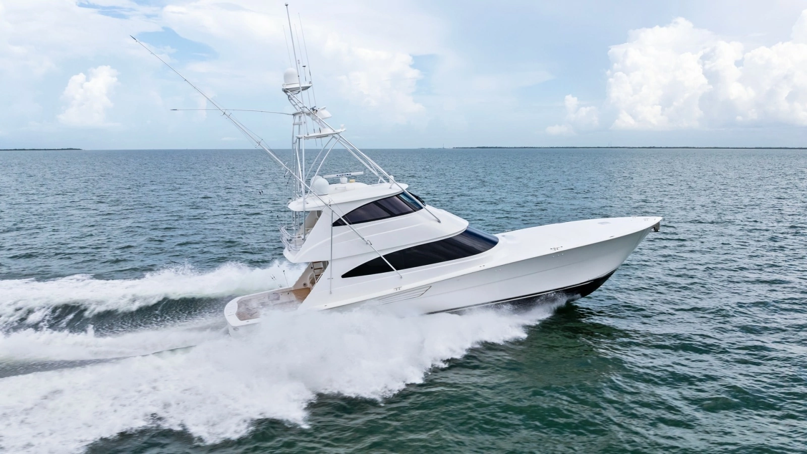 Dynamic Side View at Sea
