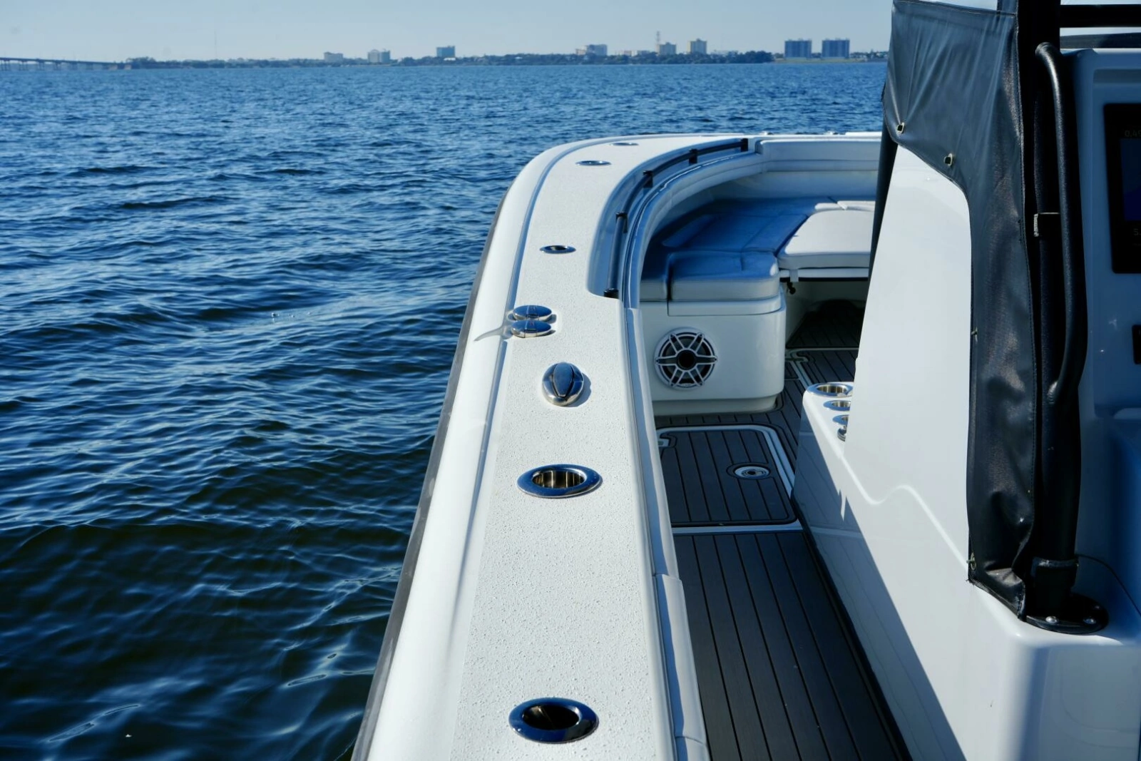 Yellowfin 32 Luhn 32- Companionway