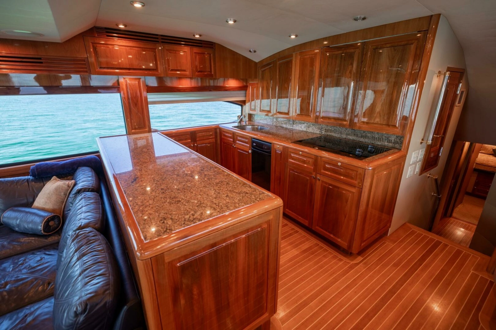 2005 Hatteras 68 Convertible photo 2
