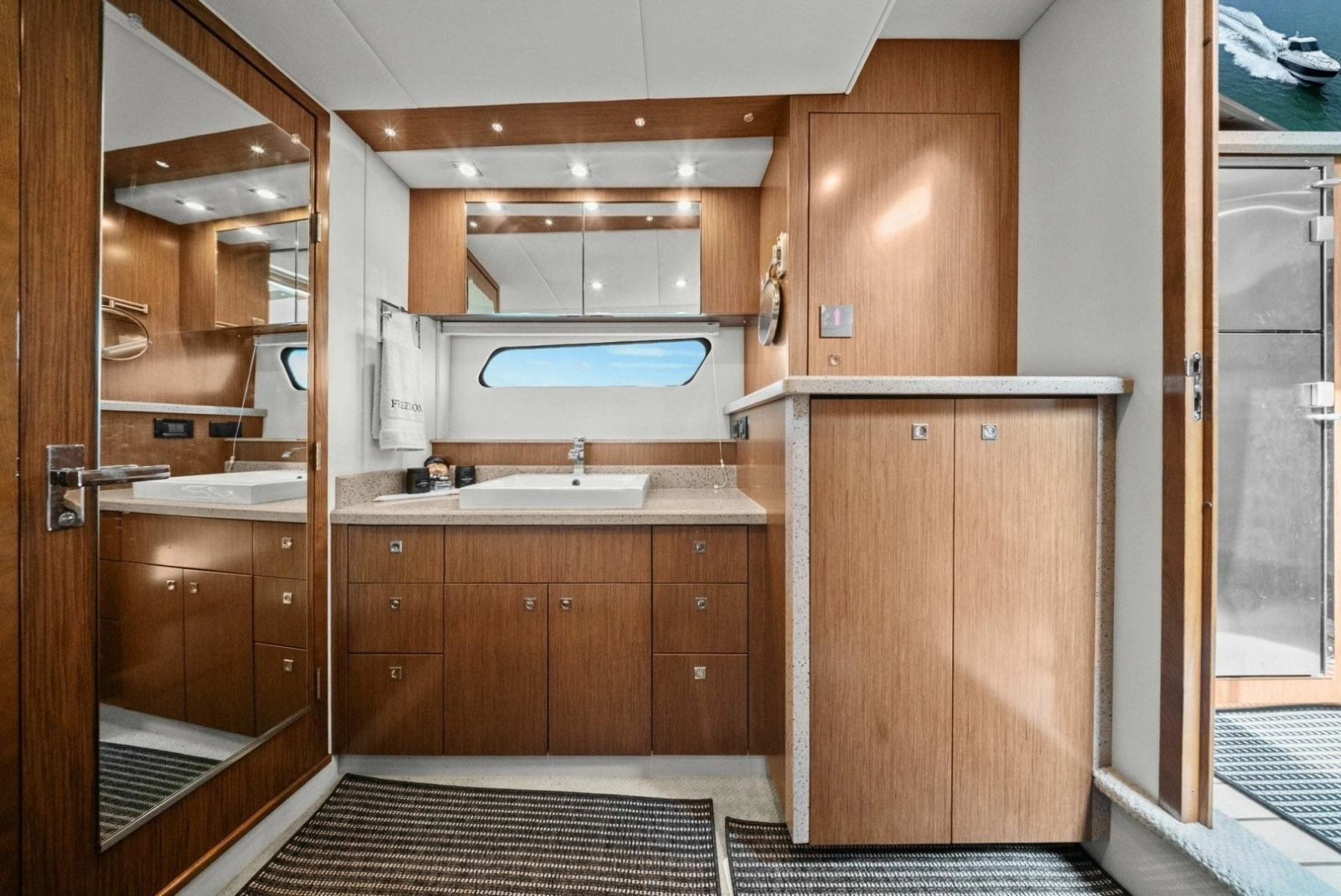 2014 Cruisers Yachts 48 Cantius