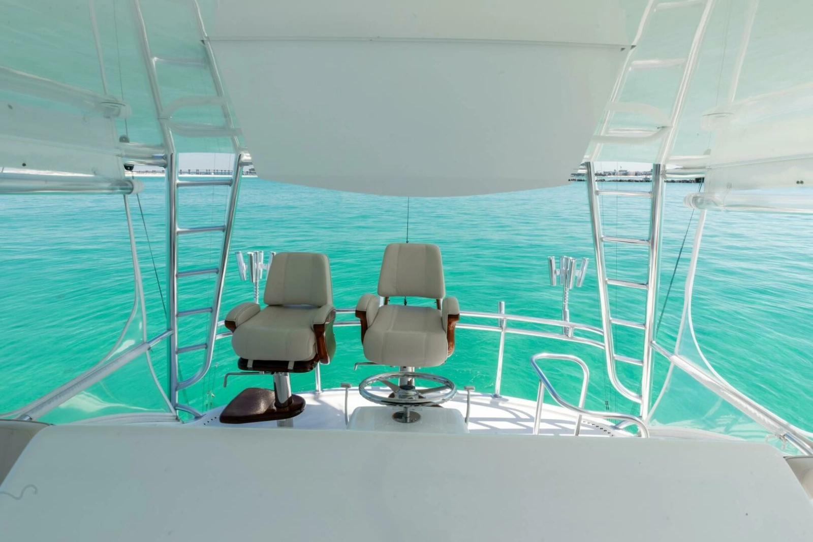 2016 Hatteras GT60  KNOT ON CALL  Helm 3