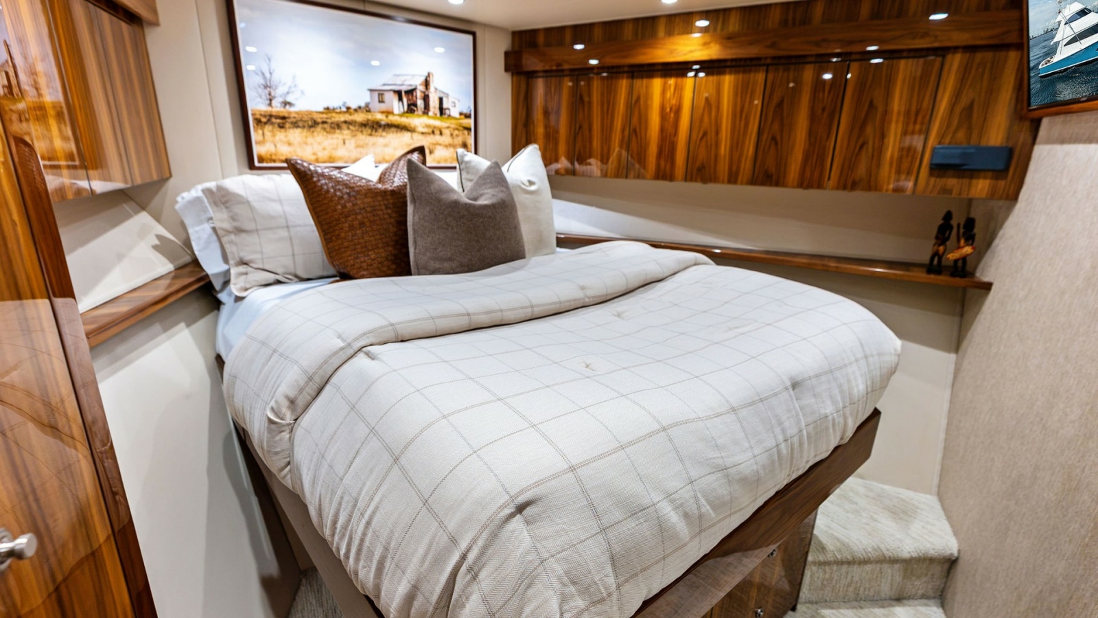 Guest Stateroom with Queen Berth