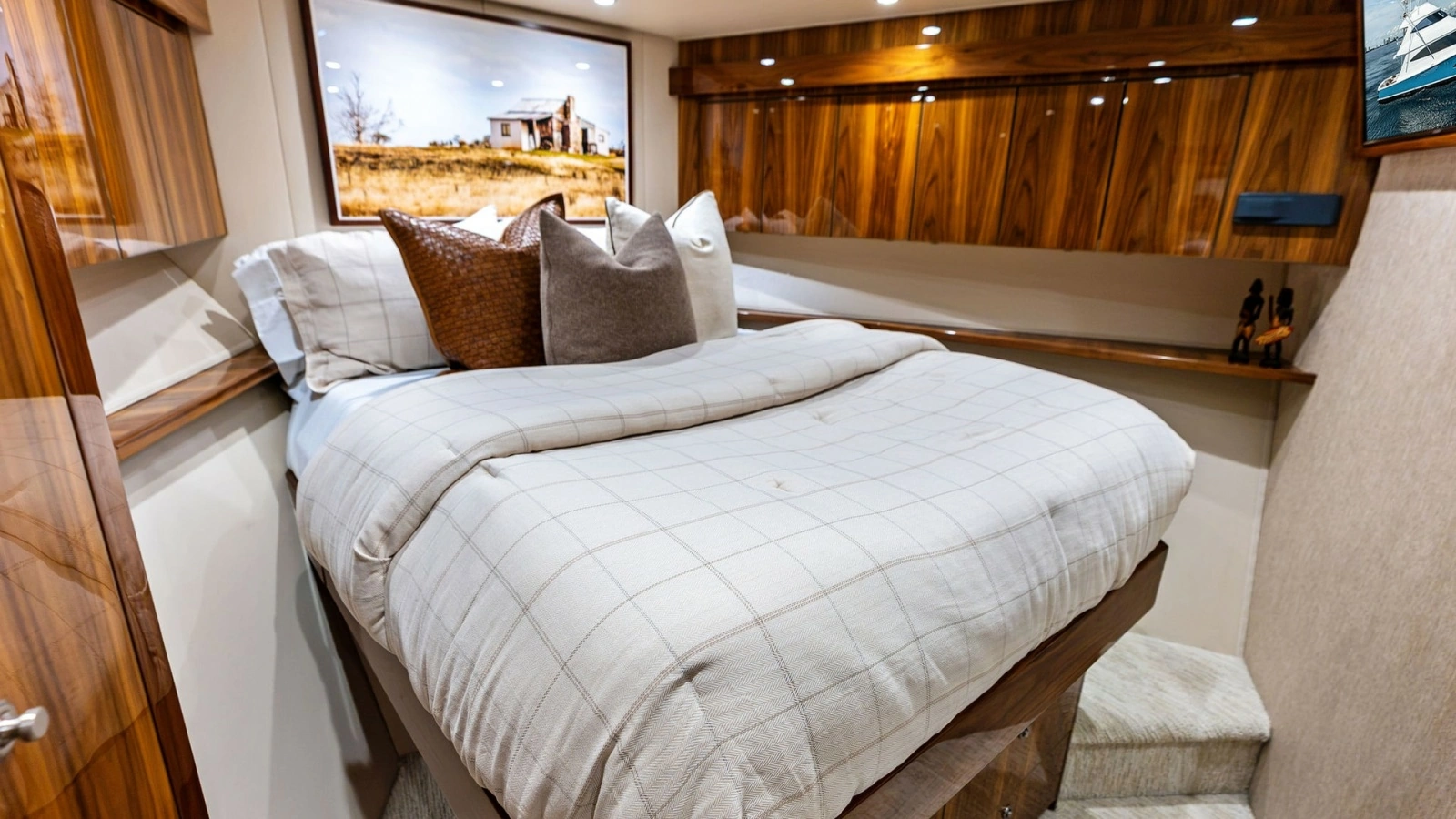 Guest Stateroom with Queen Berth