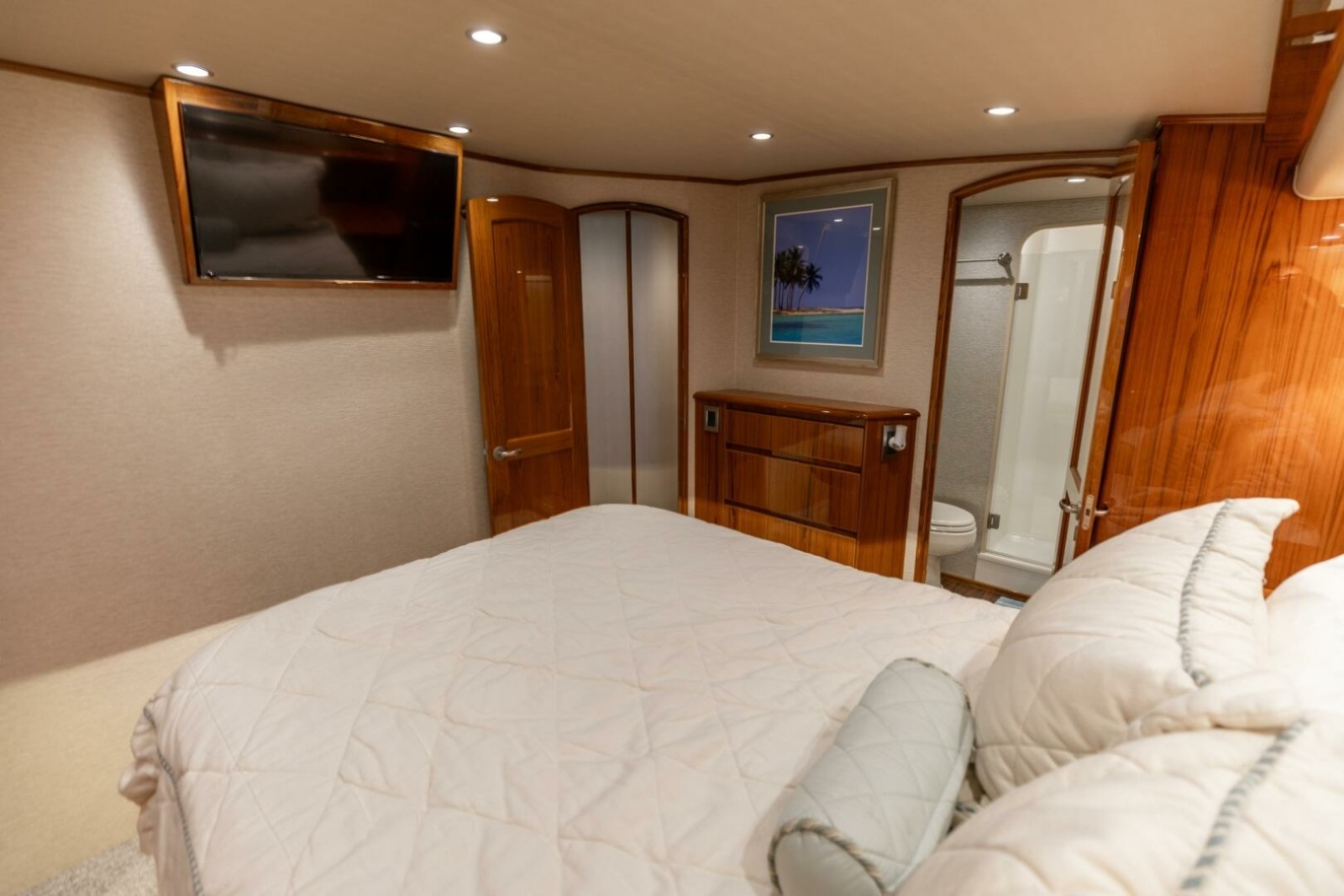 62' 2015 Viking 62 Convertible