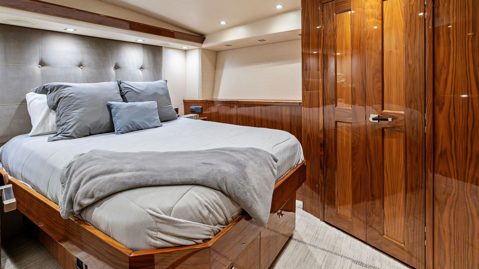2016 Viking 80 Enclosed Bridge- FRIGATE-Port VIP Stateroom
