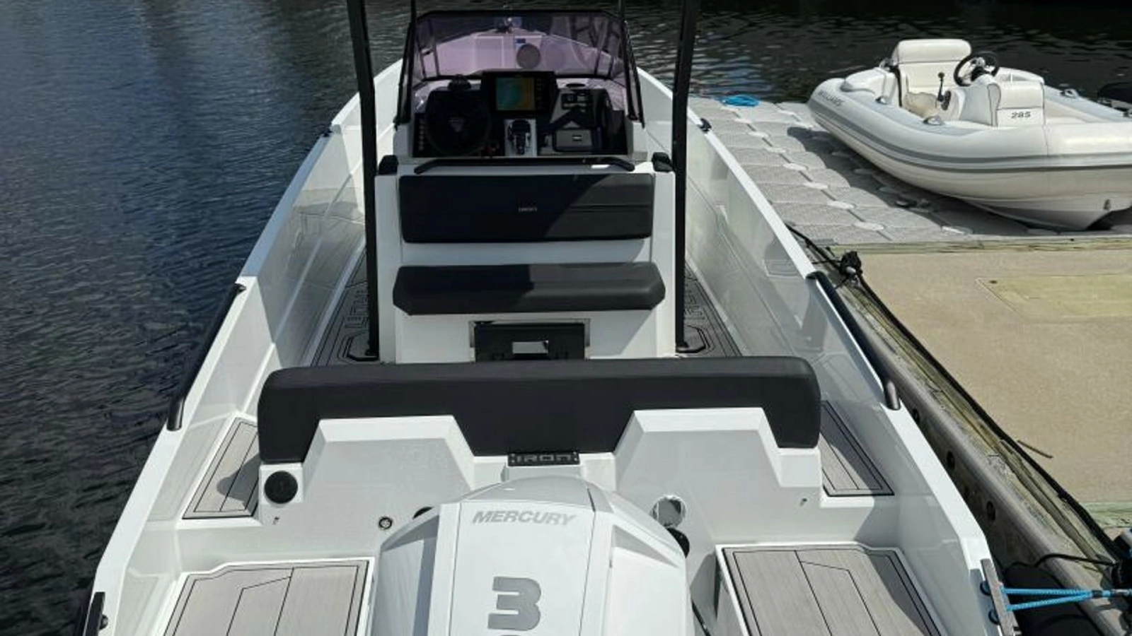2024 Iron 27 Center Console