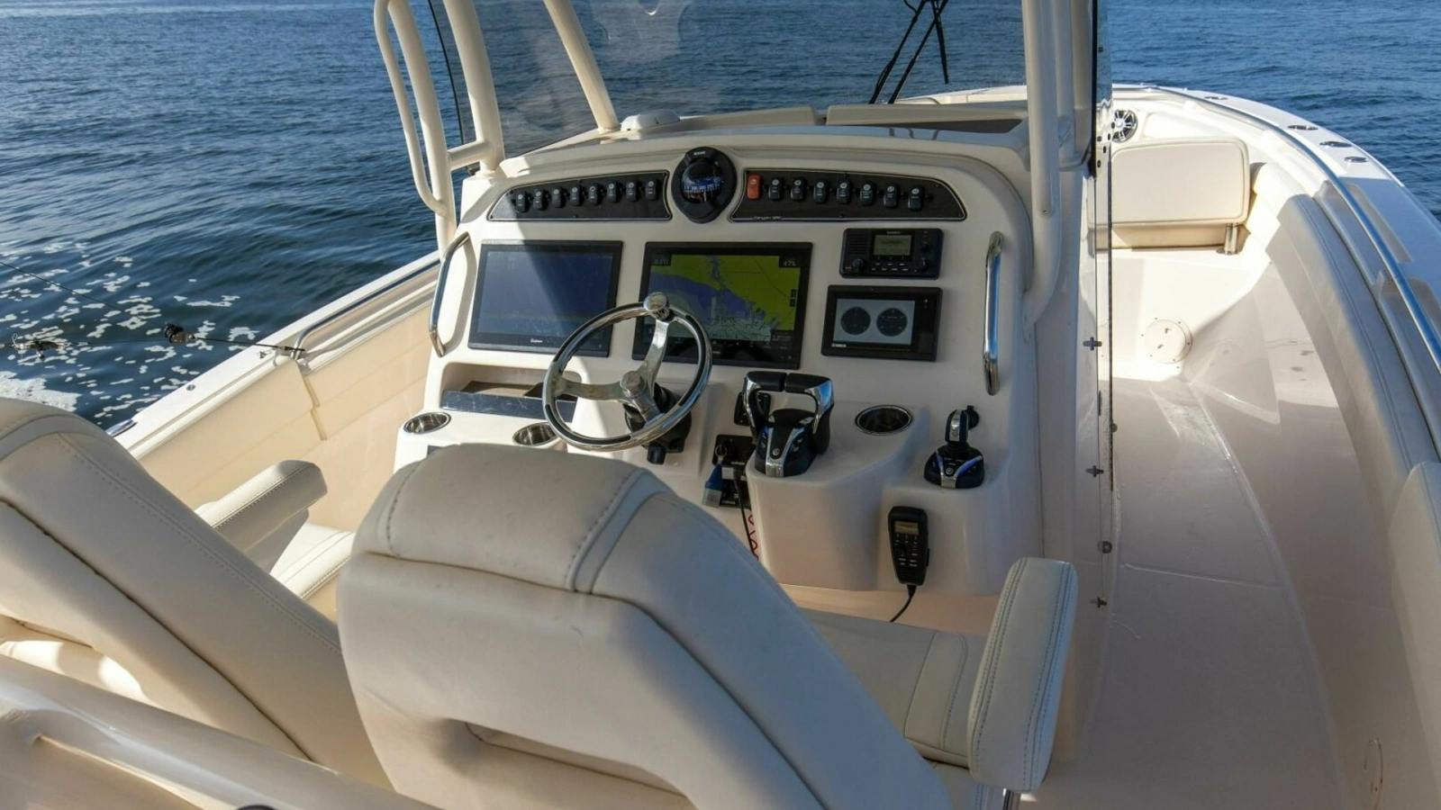 2022 32 Grady White Canyon 326 Electronics (3)