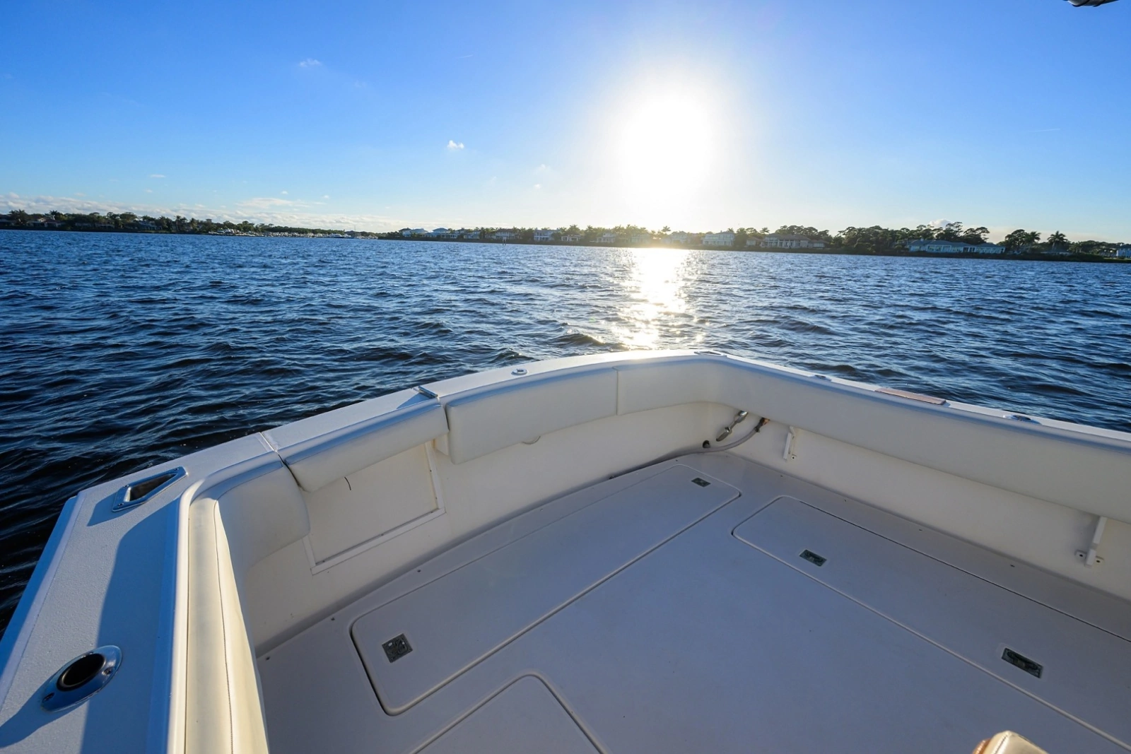 Aura 28 Heron's Catch - Exterior Cockpit