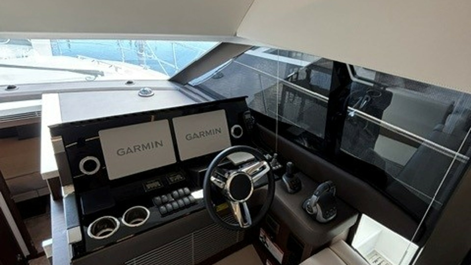 Flybridge Helm Station with Electronics