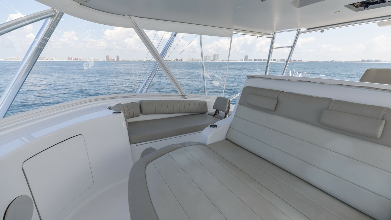 2021 65 Hatteras GT On the DL Flybridge (6)