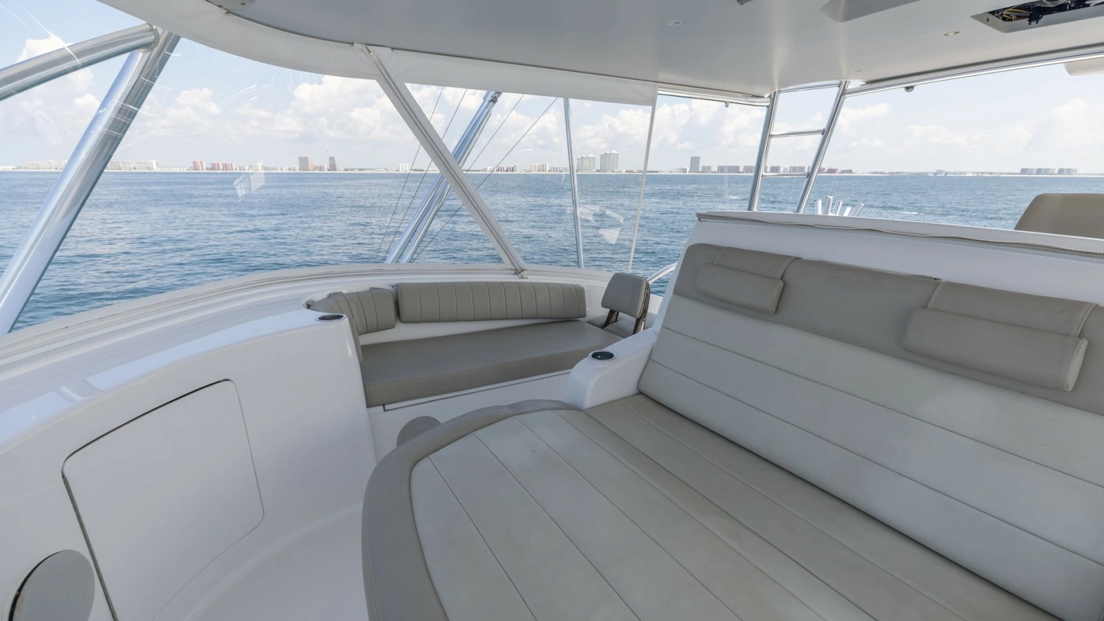2021 65 Hatteras GT On the DL Flybridge (6)