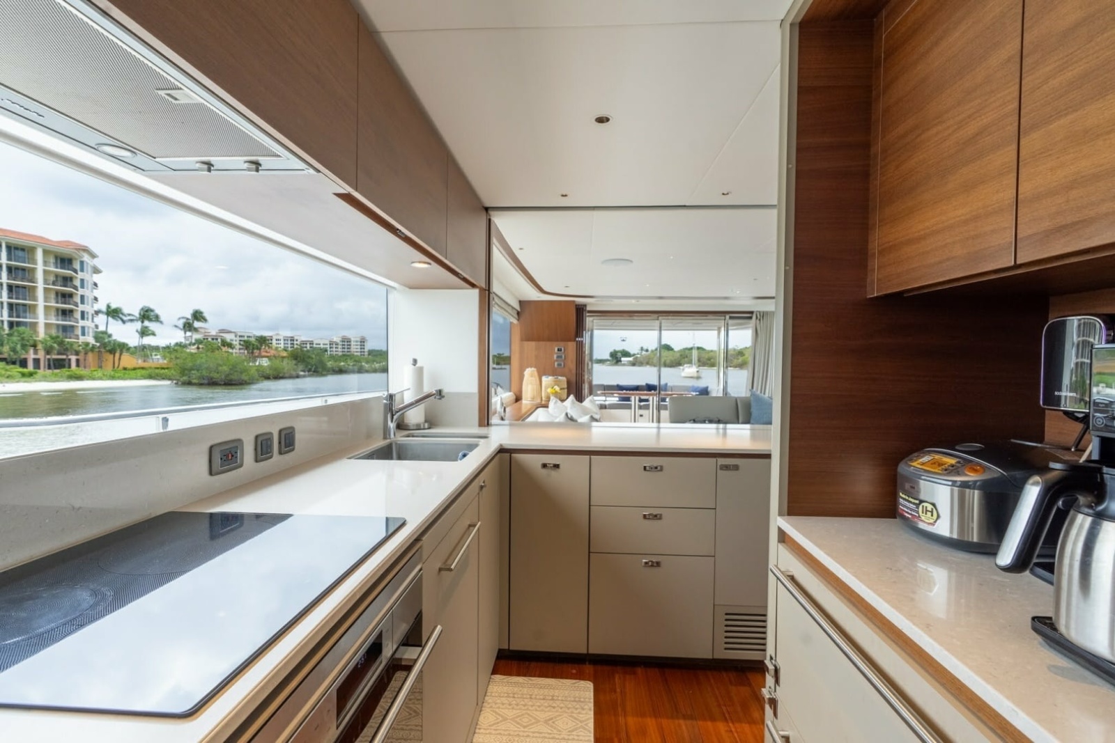 Princess 80 LANIKAI - Galley