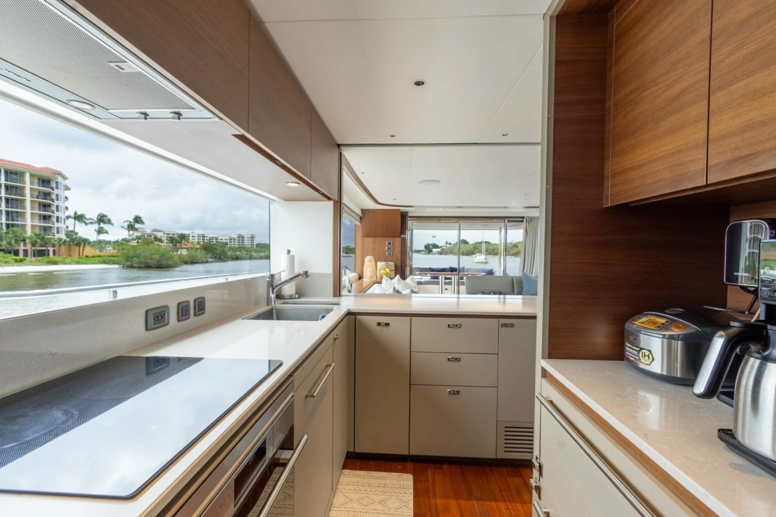 Princess 80 LANIKAI - Galley