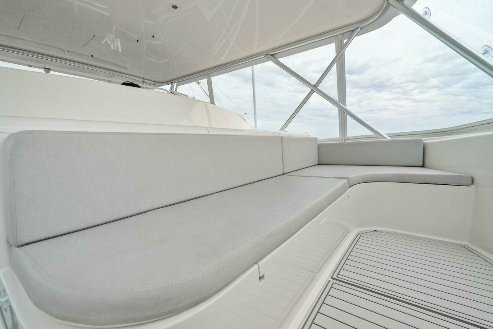 61' 2006 Viking 61 Convertible