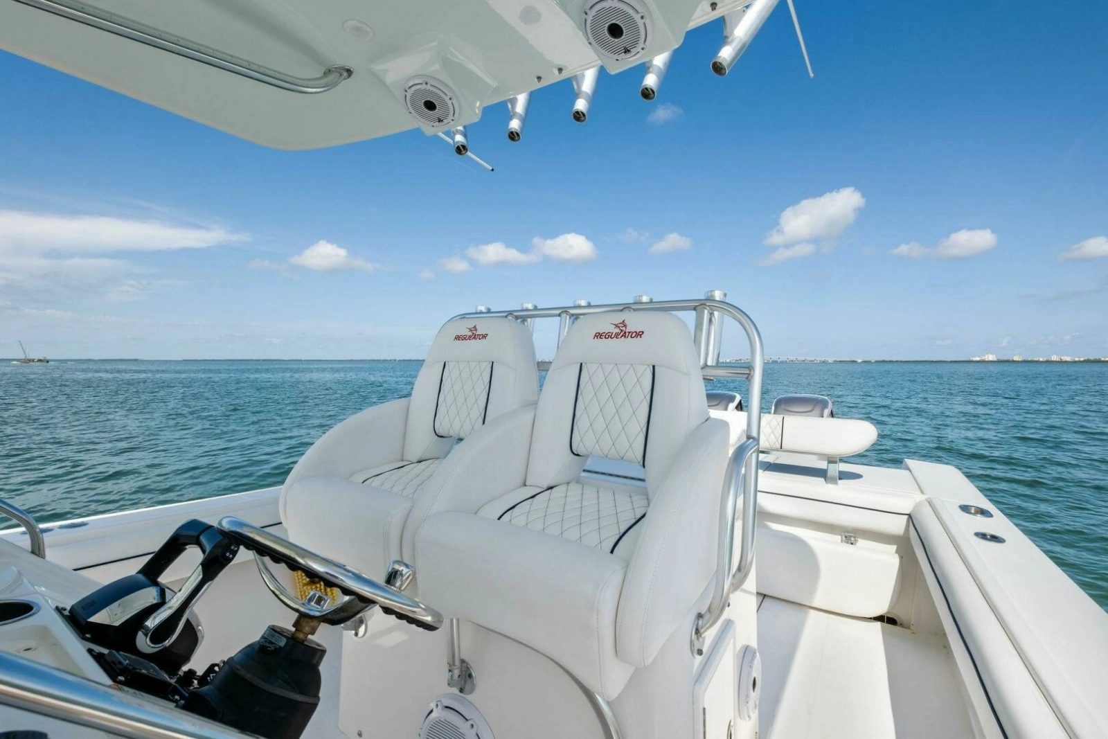 2012 Regulator 32 Helm Seating