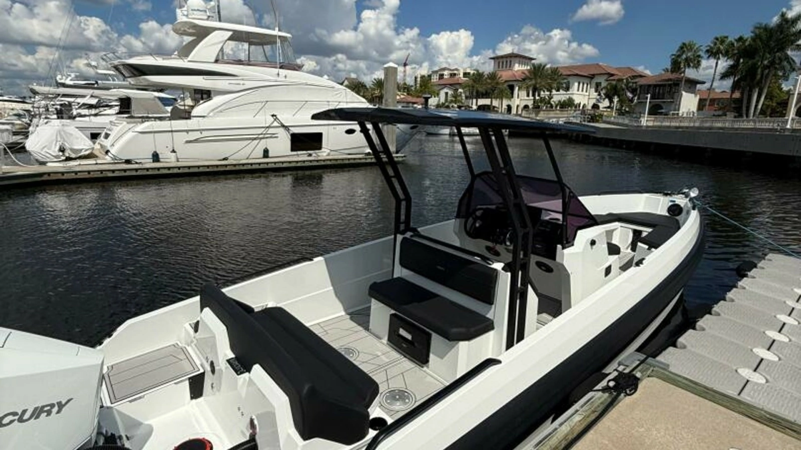 2024 Iron 27 Center Console