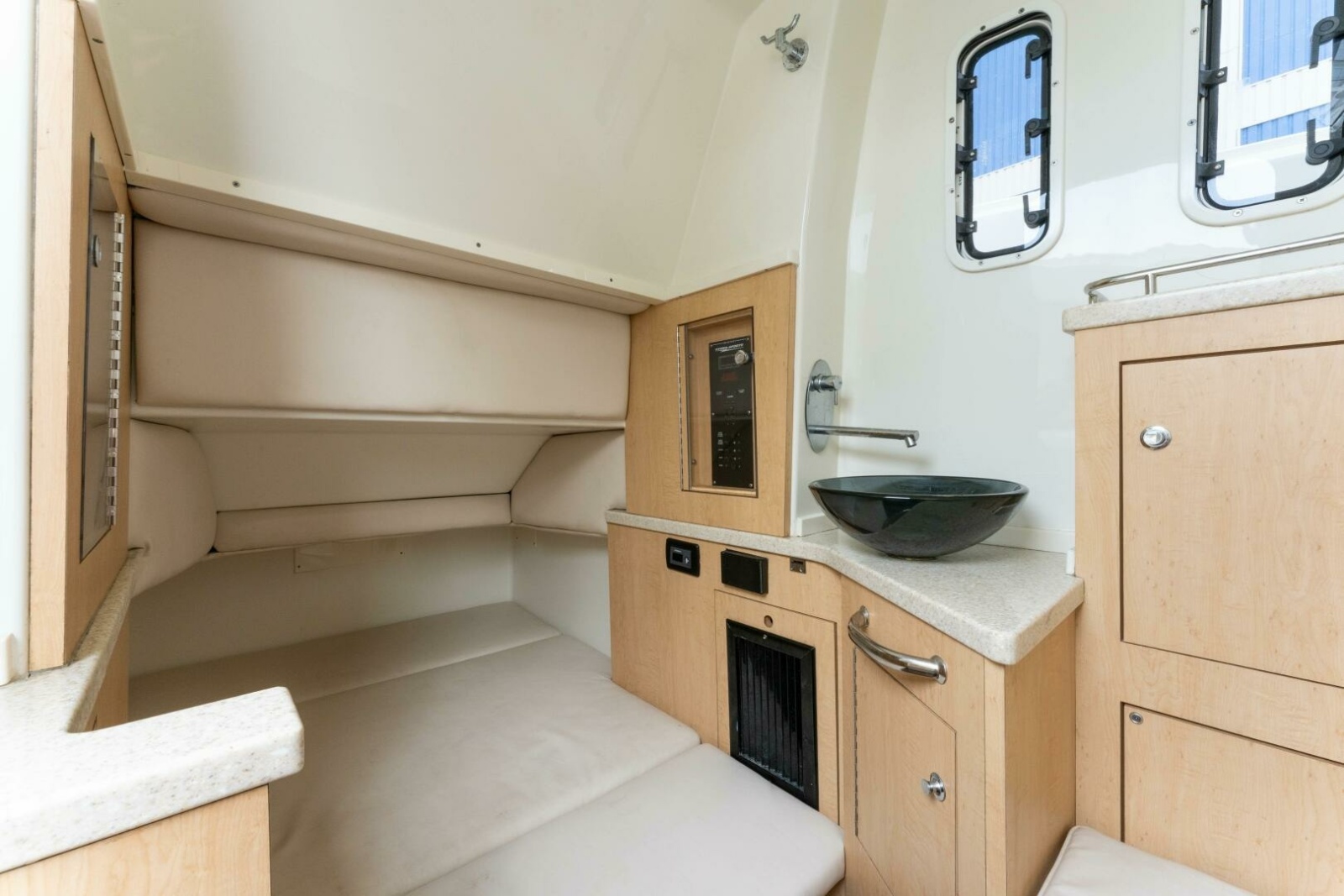 42' 2018 HCB 4200 Siesta