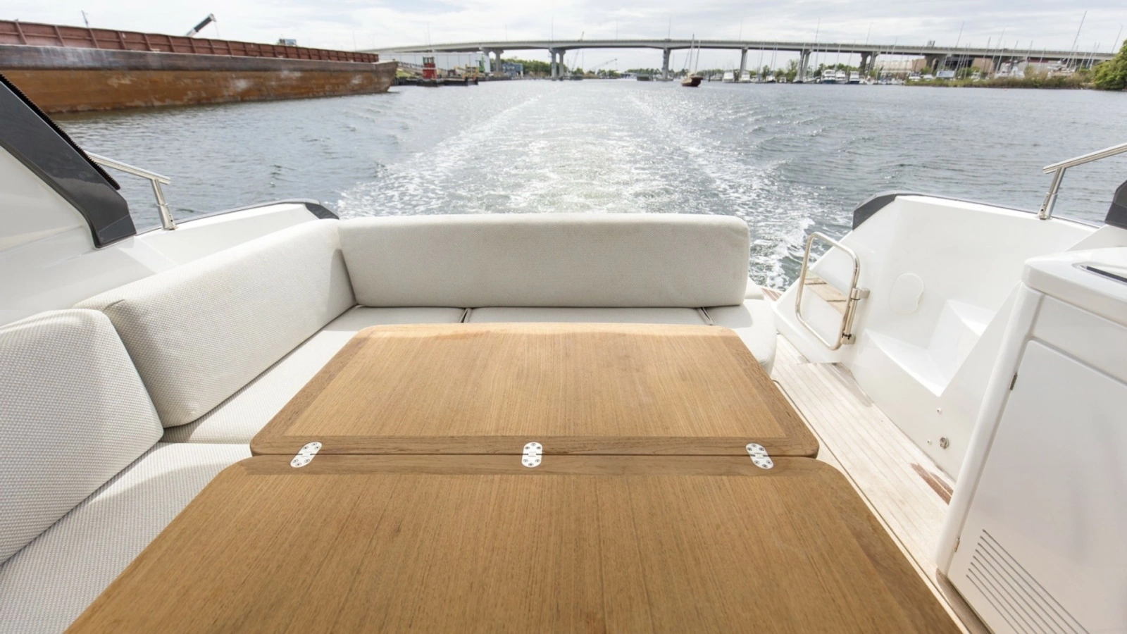 2022 Beneteau 41 Grand Turismo War Downs Eagle Topside (10)