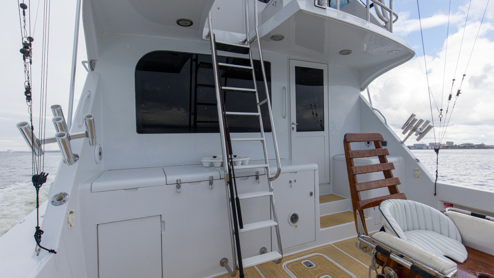 1999 Hatteras 60 Enclosed Bridge Better Days Rear Deck (3)