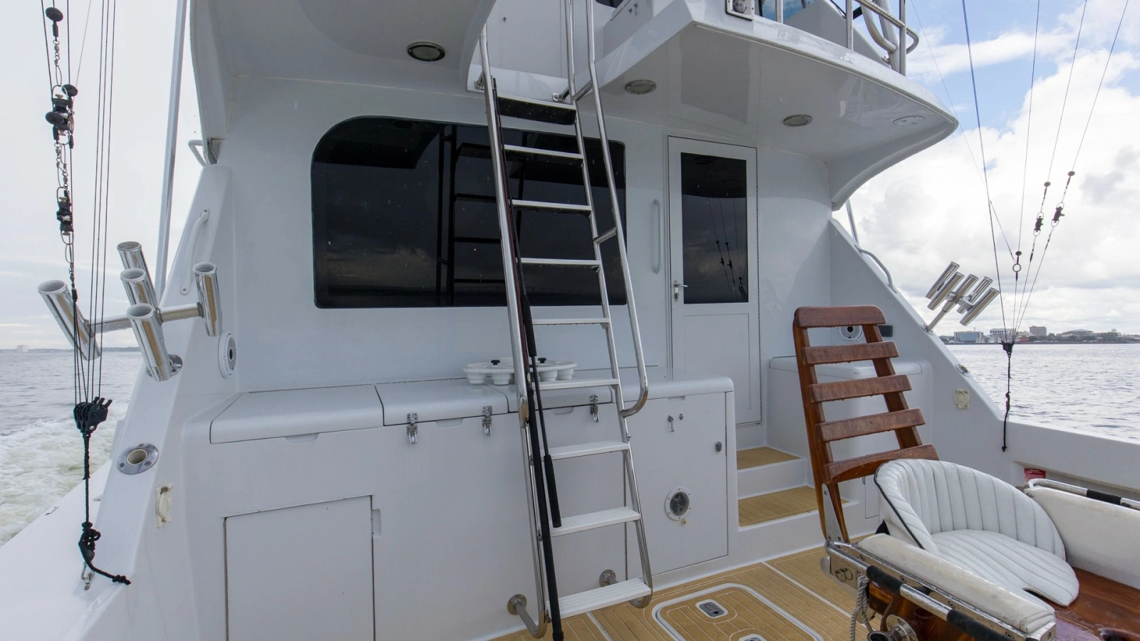 1999 Hatteras 60 Enclosed Bridge Better Days Rear Deck (3)