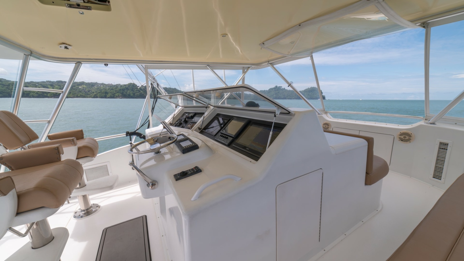 Flybridge Helm Station 2002 Viking 61 Convertible