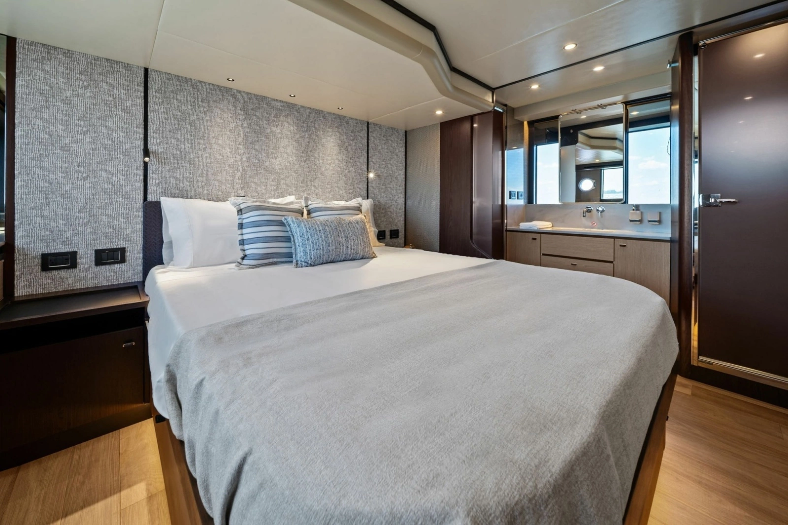 New 2027 56 Absolute Fly 56ft Absolute Yacht For Sale