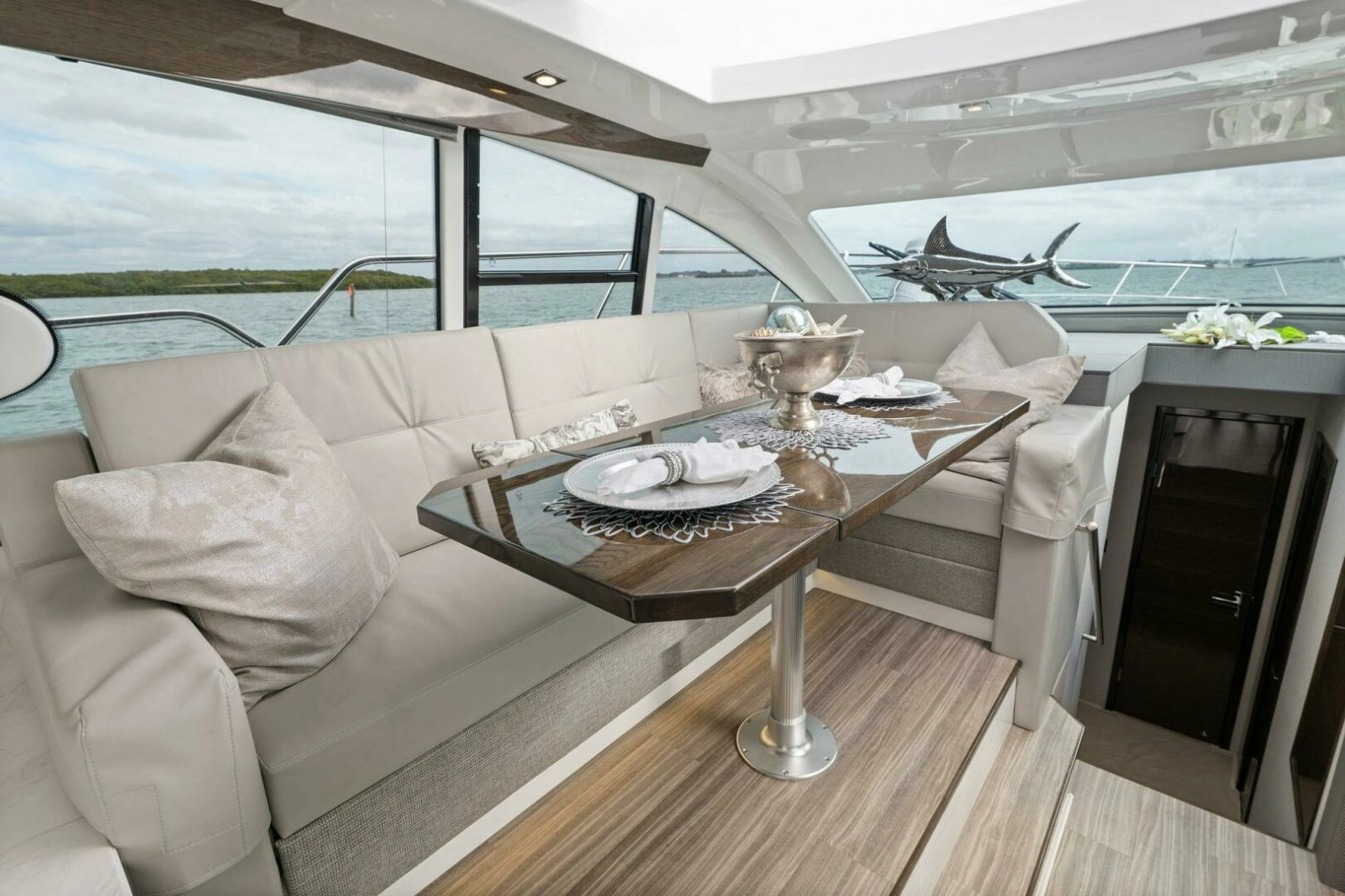 2020 Cruisers Yachts 46 Cantius photo 25