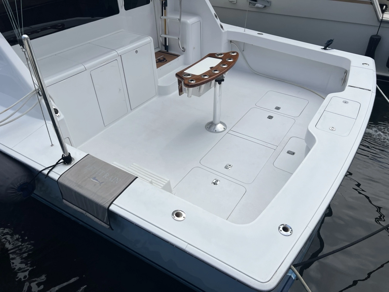 Viking 52 LET IT RAIN - Cockpit
