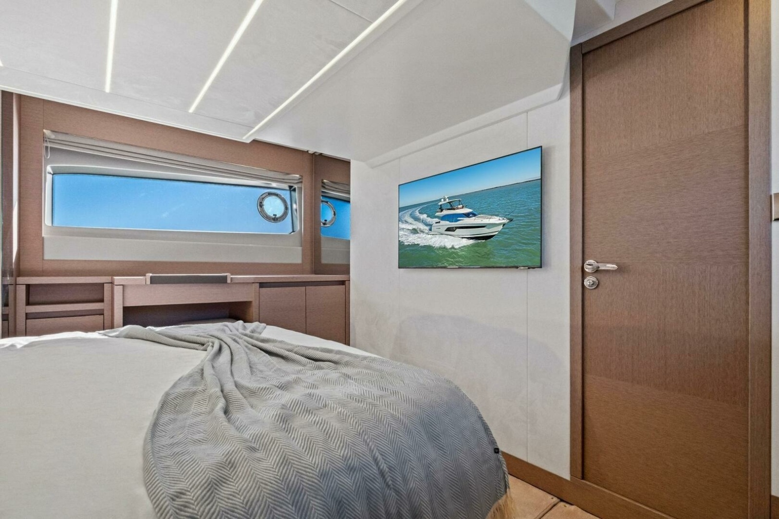 52' 2022 Prestige 520 Flybridge
