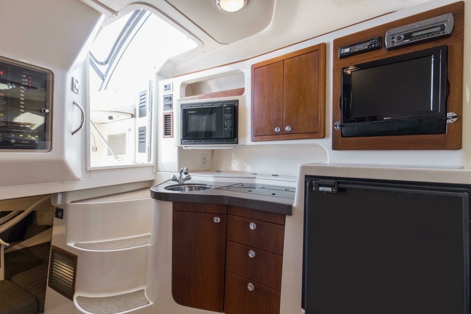 33' 2009 Grady-White 330 Express