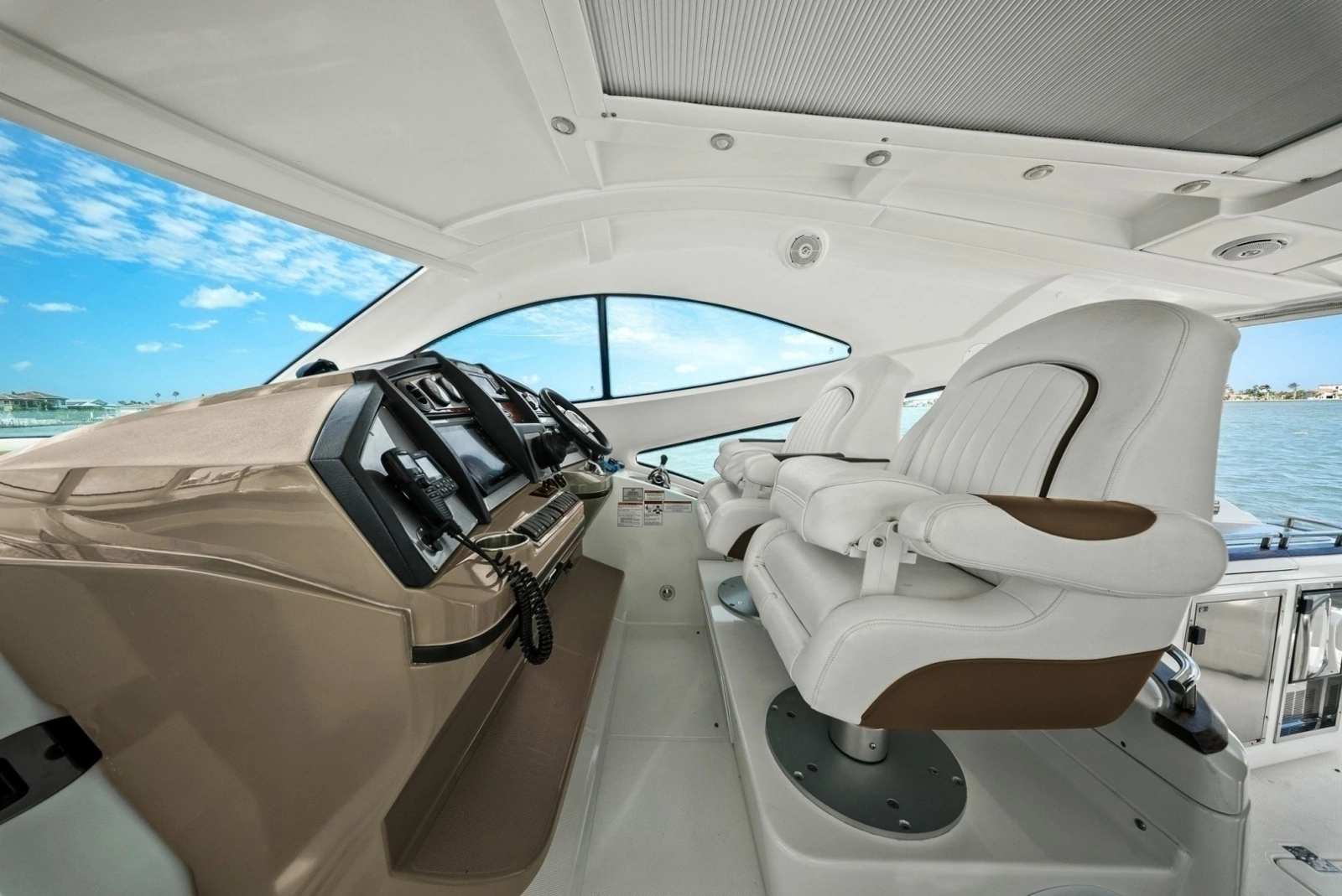 2012 Cruiser Yachts 54 Cantius - Helm