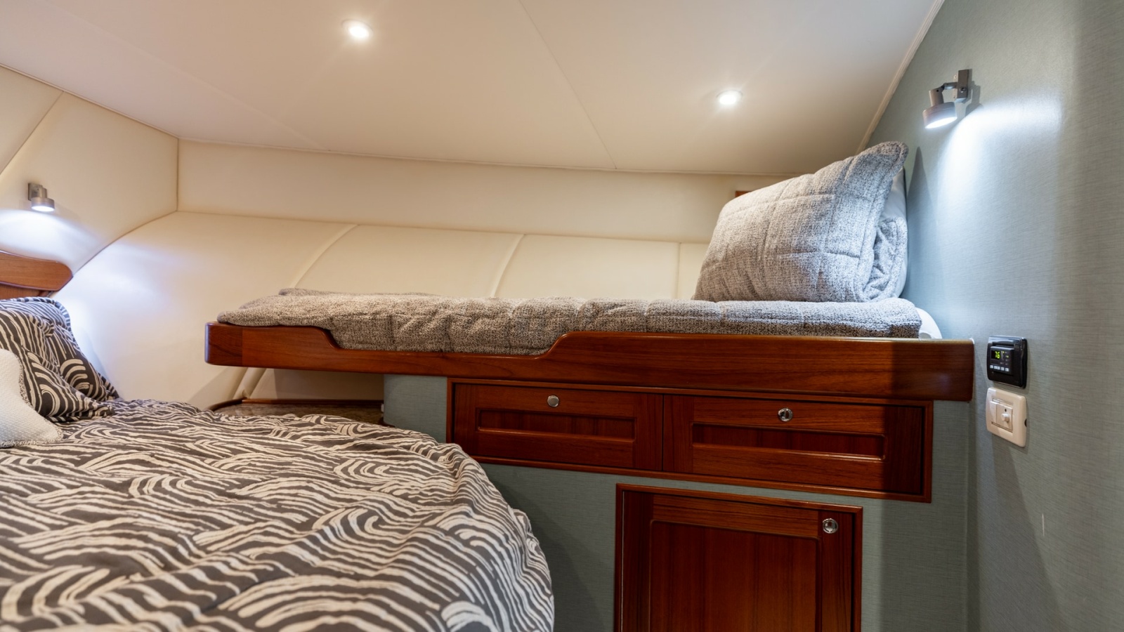 Guest Cabin with Upper Berth