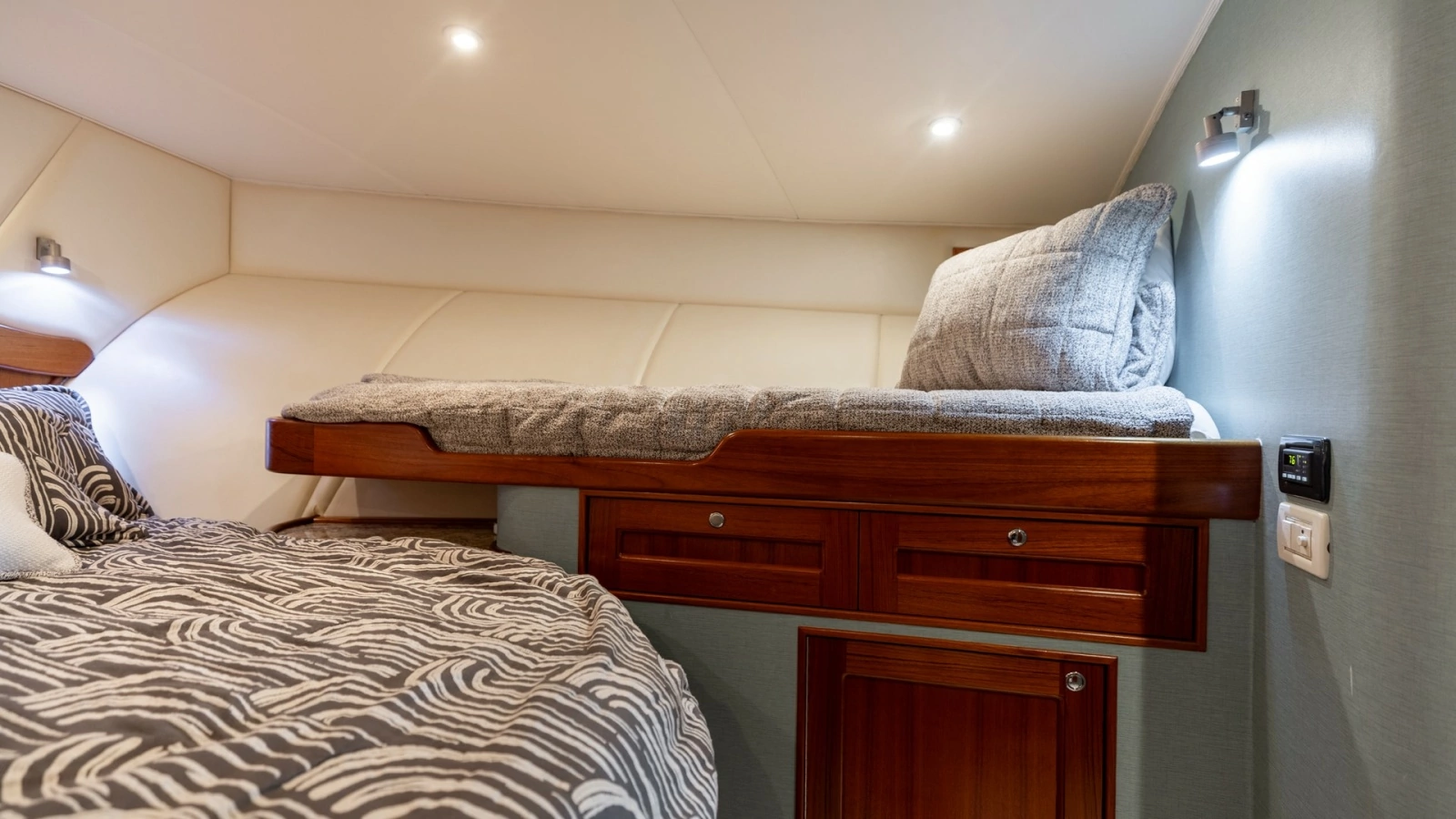 Guest Cabin with Upper Berth