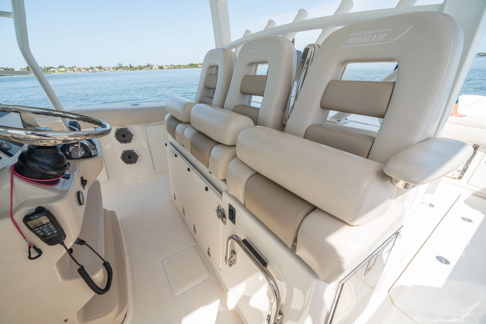 Boston Whaler 380 Outrage - Worth the Tiempo