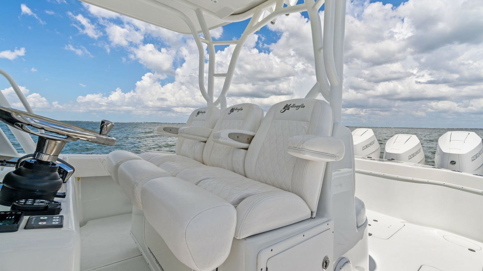 Center Console Helm Seating