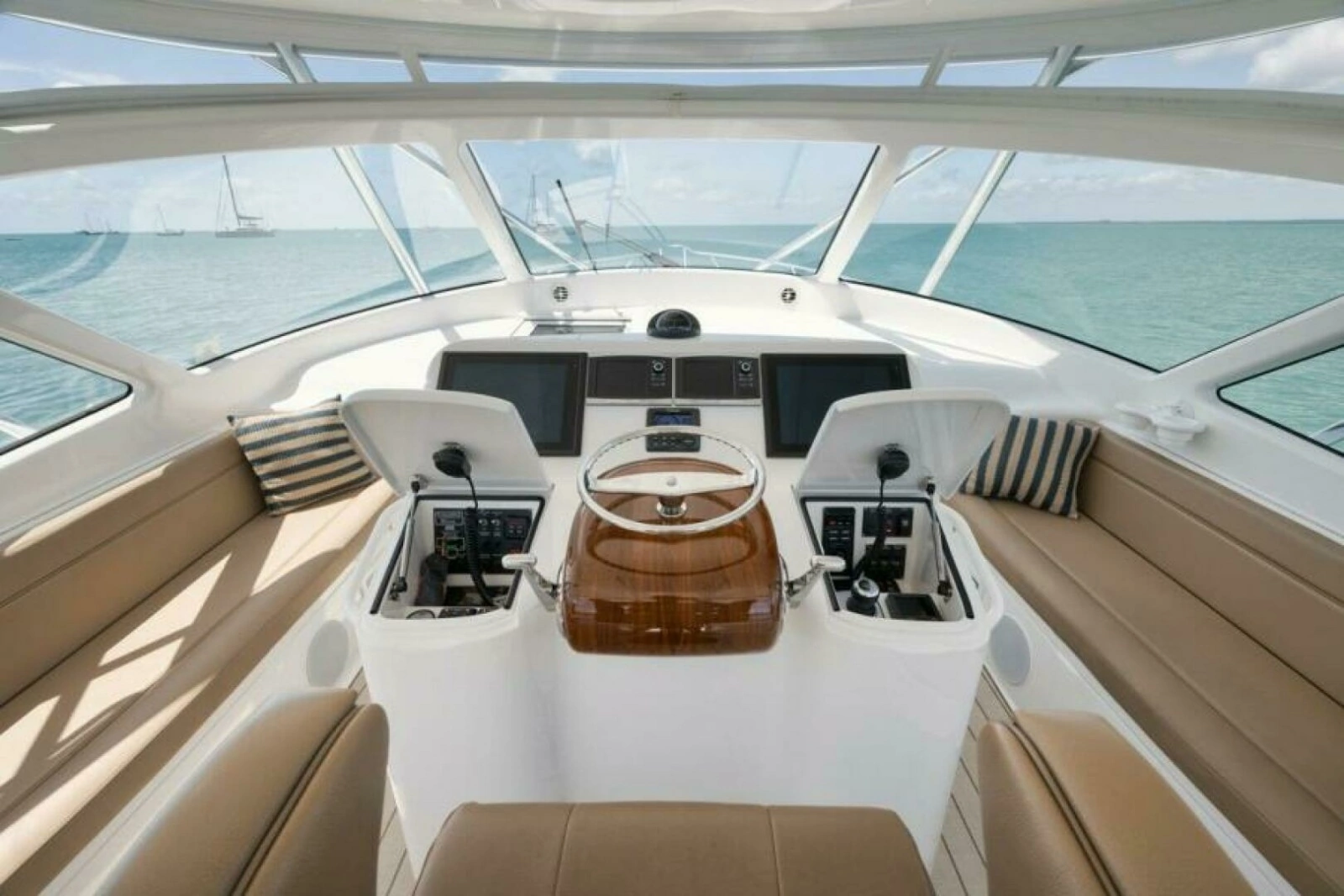Viking 42 GAMECHANGER - Flybridge