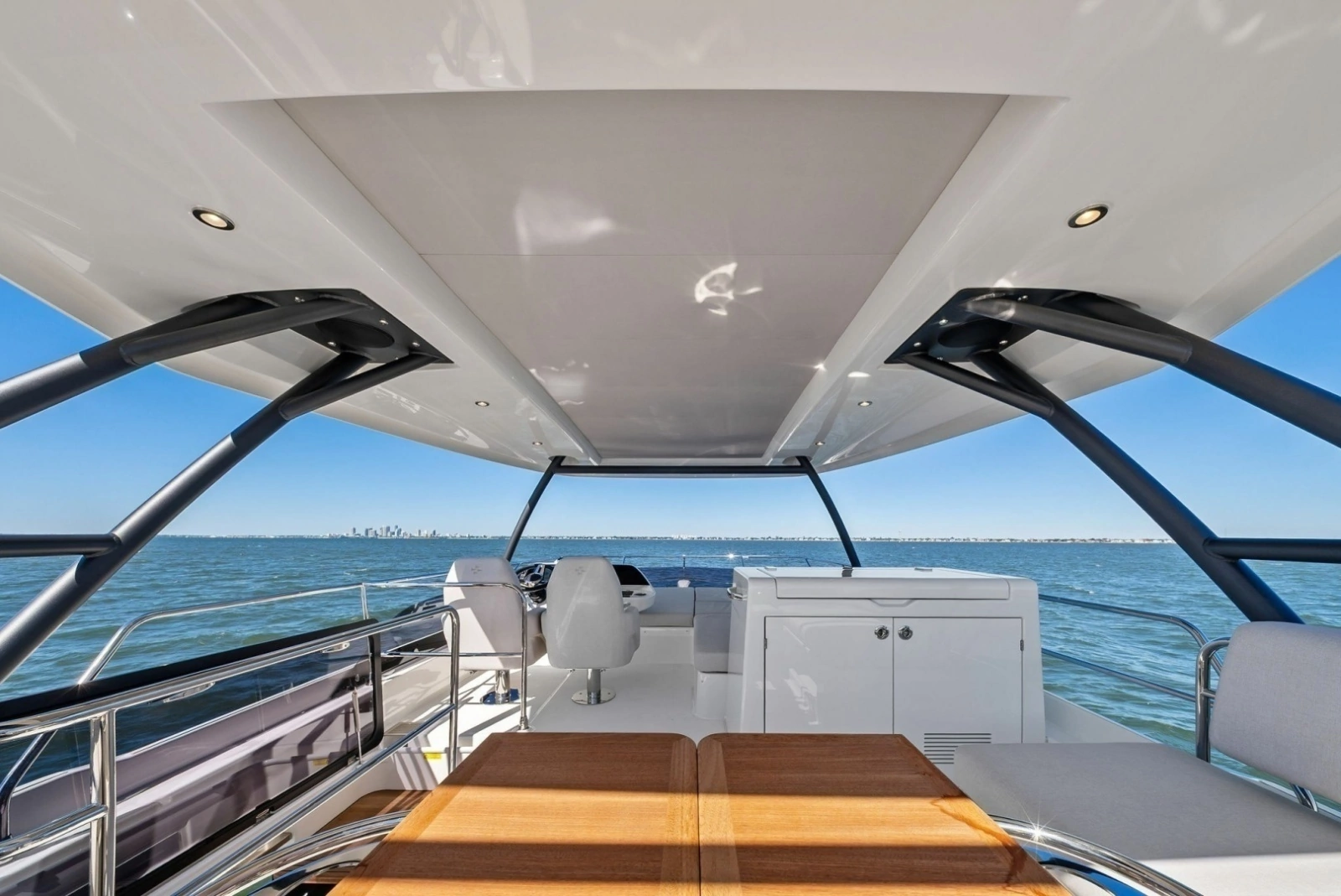 2026 F5.7 Prestige Yachts Flybridge